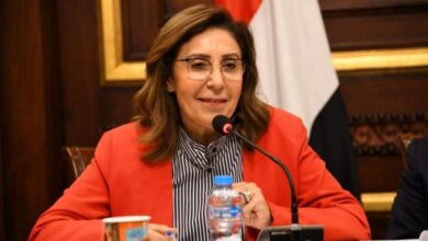 وزيرة الثقافة المصرية : تحدينا البرد.. والتعاون سر نجاح معرض القاهرة للكتاب